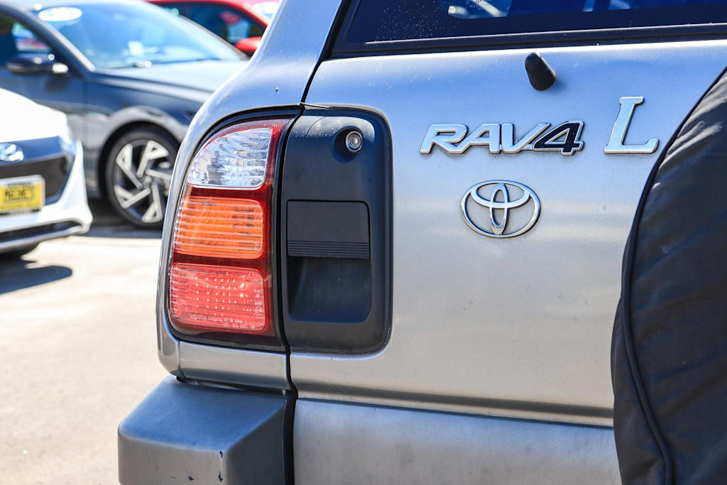 Thumbnail: 2000 Toyota RAV4 - 19