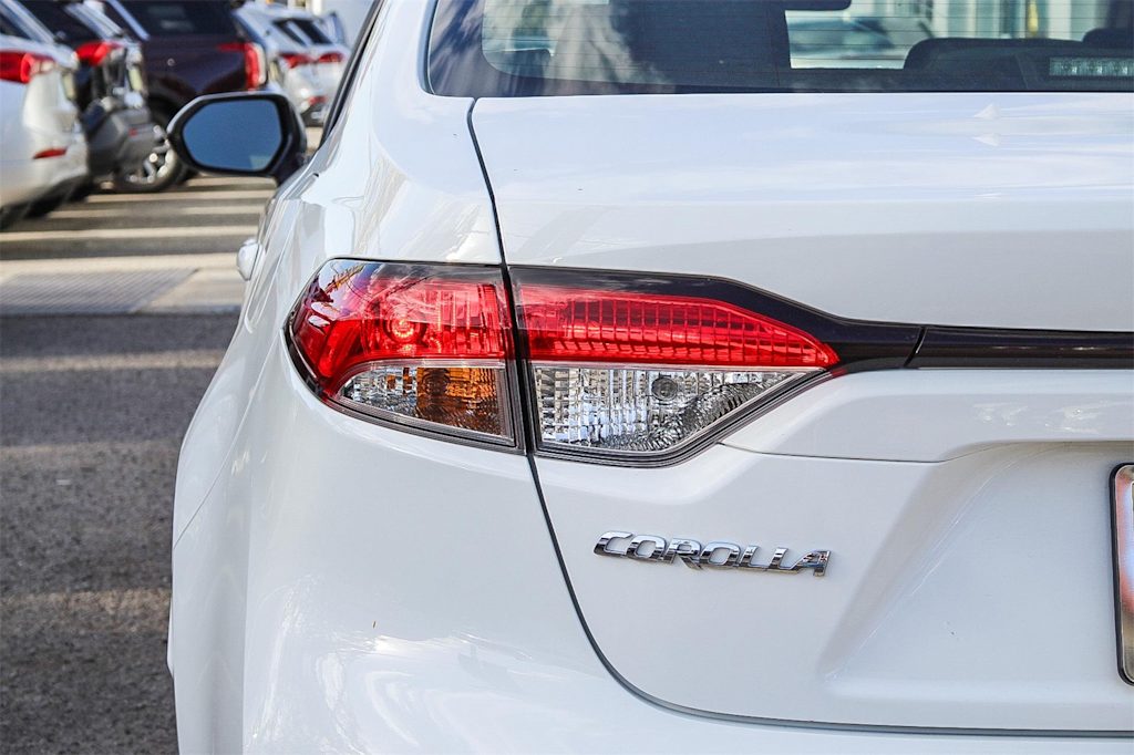2022 Toyota Corolla LE 19