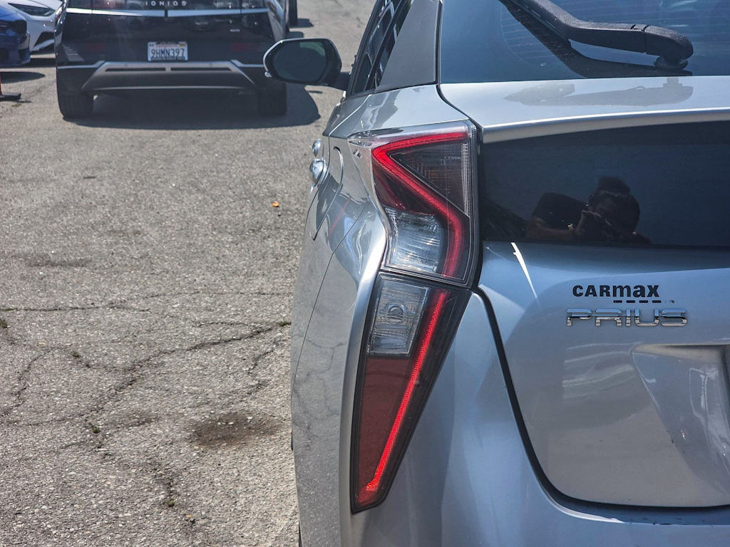 Thumbnail: 2016 Toyota Prius - 5