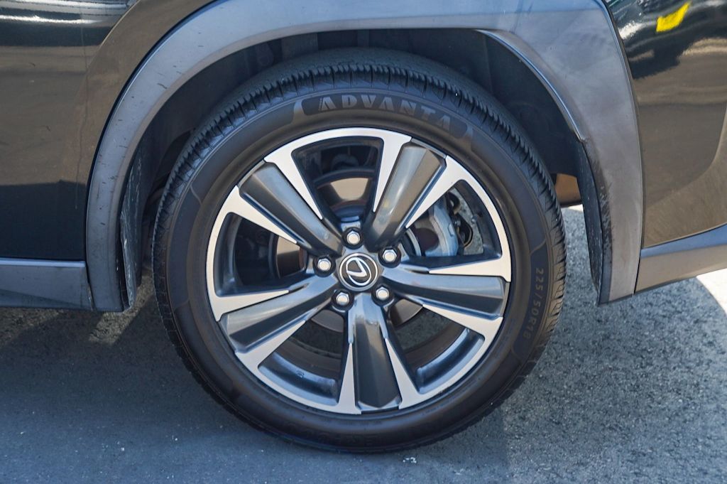 Thumbnail: 2019 Lexus UX - 12