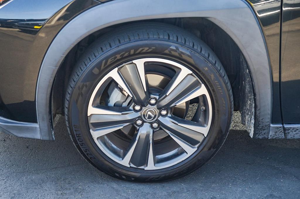 Thumbnail: 2019 Lexus UX - 6