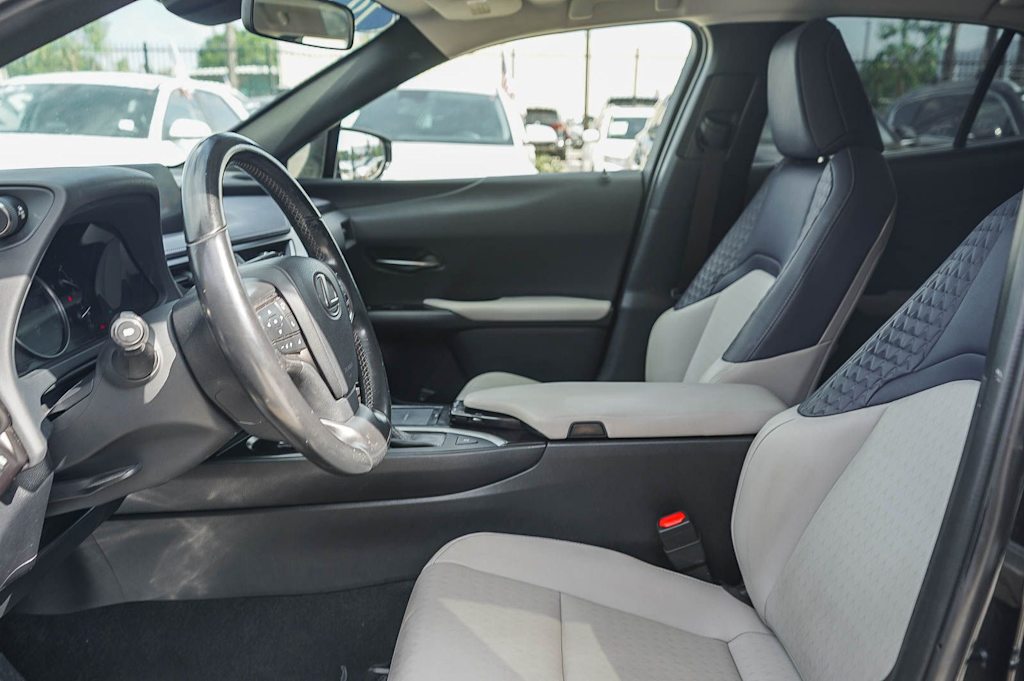Thumbnail: 2019 Lexus UX - 10