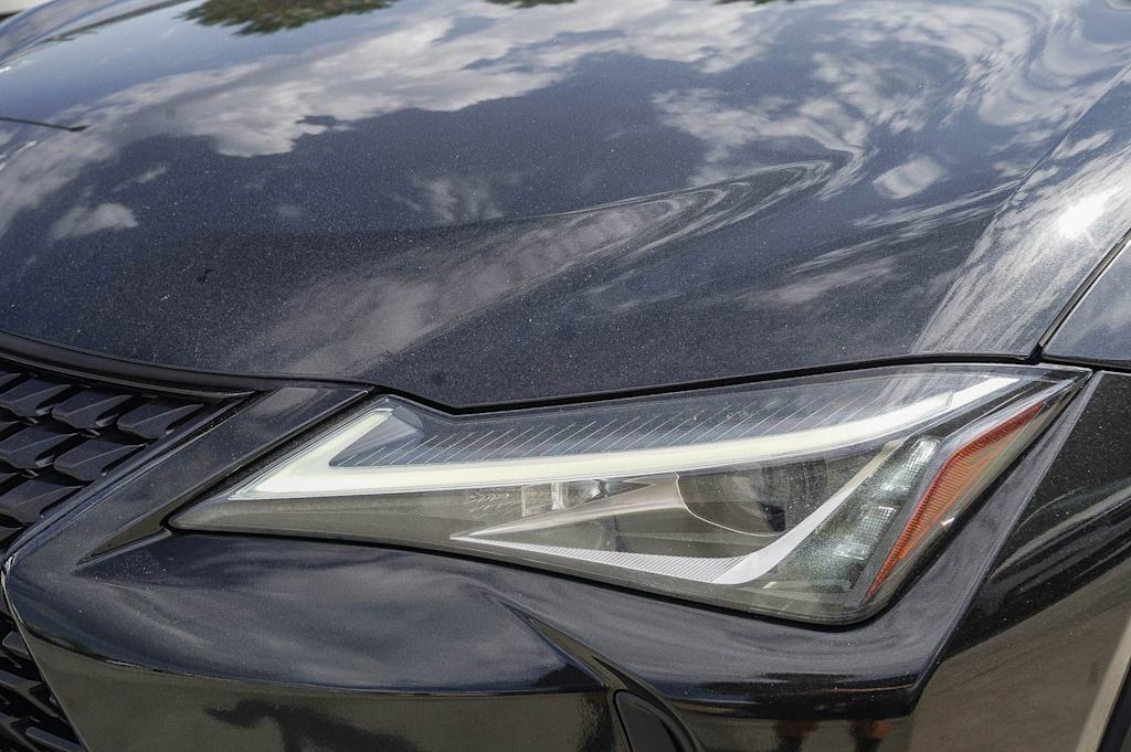 Thumbnail: 2019 Lexus UX - 21