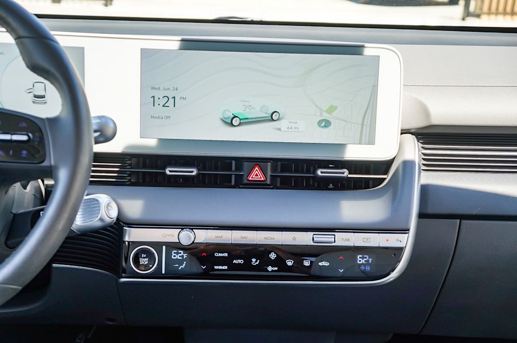 Thumbnail: 2023 Hyundai Ioniq 5 - 13