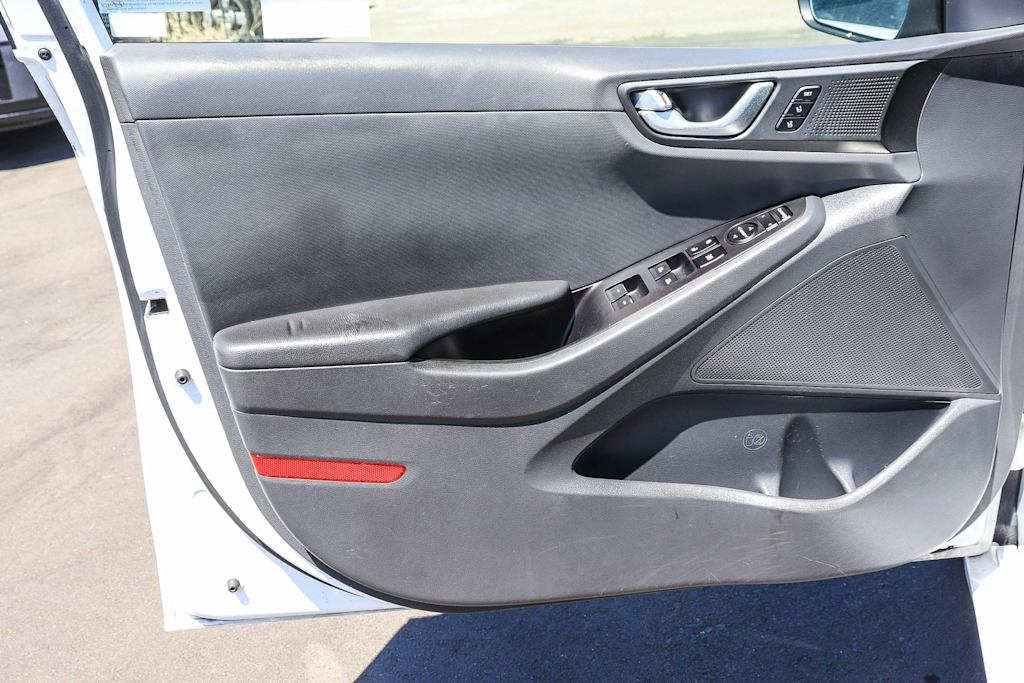 Thumbnail: 2017 Hyundai Ioniq - 26