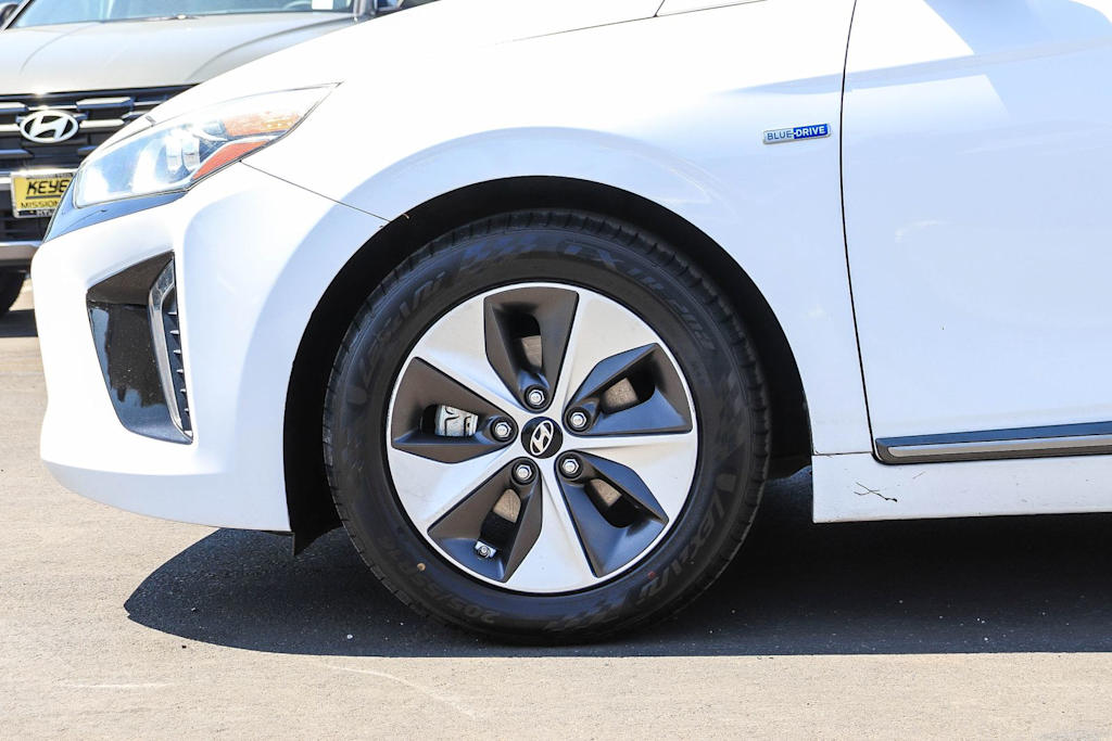 Thumbnail: 2017 Hyundai Ioniq - 6