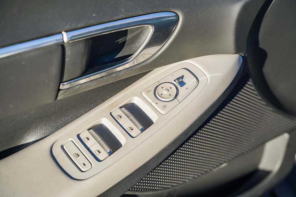 Thumbnail: 2023 Hyundai Sonata - 23