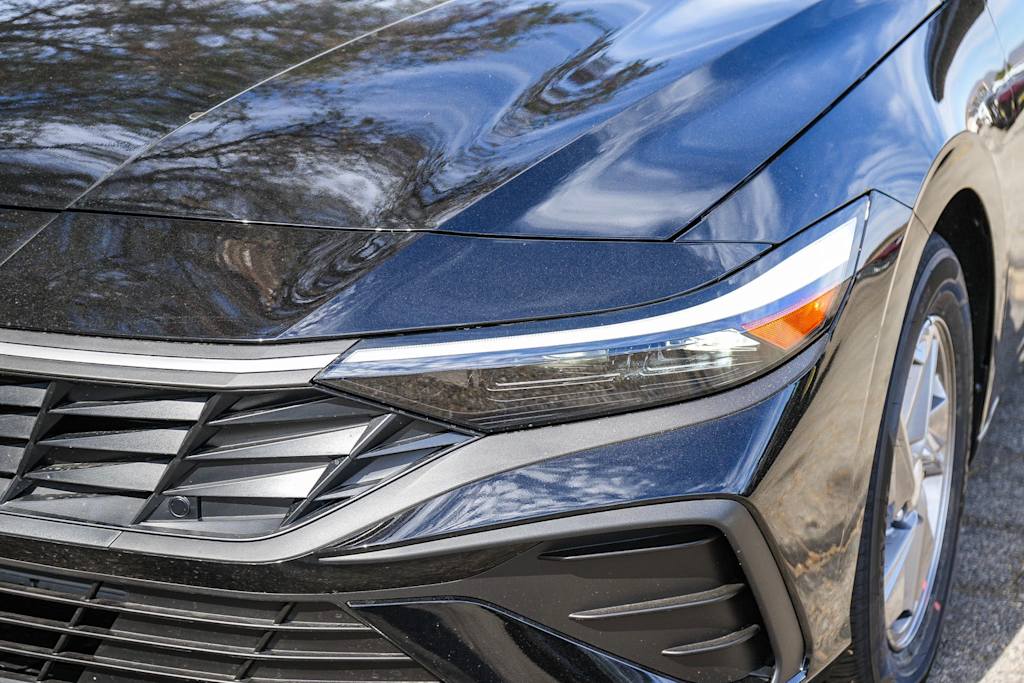 Thumbnail: 2025 Hyundai Elantra - 19