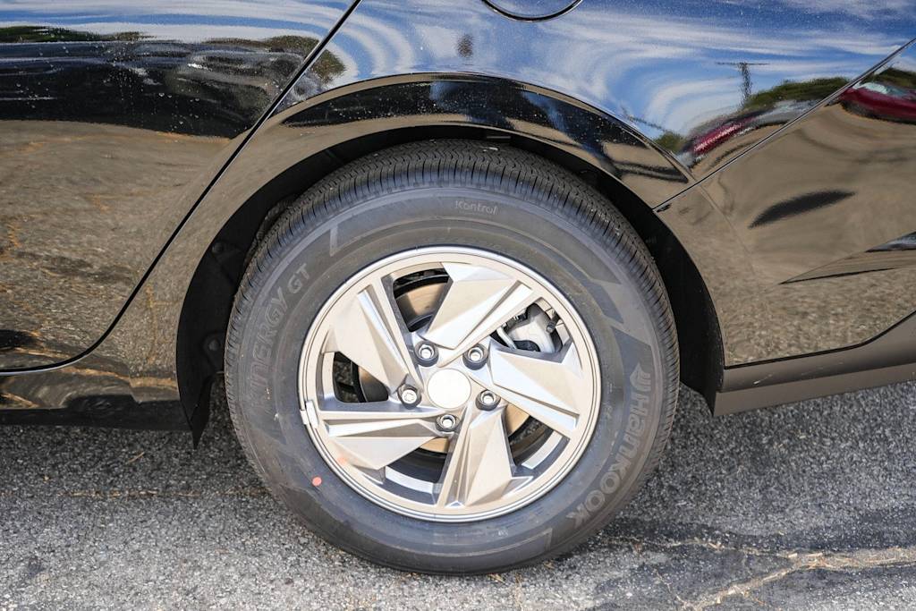 Thumbnail: 2025 Hyundai Elantra - 25