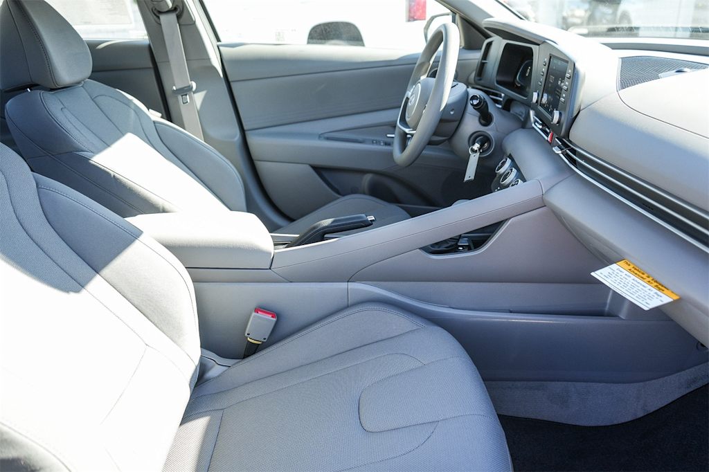 Thumbnail: 2025 Hyundai Elantra - 9