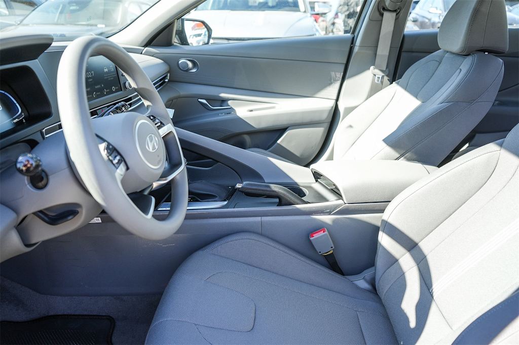 Thumbnail: 2025 Hyundai Elantra - 10