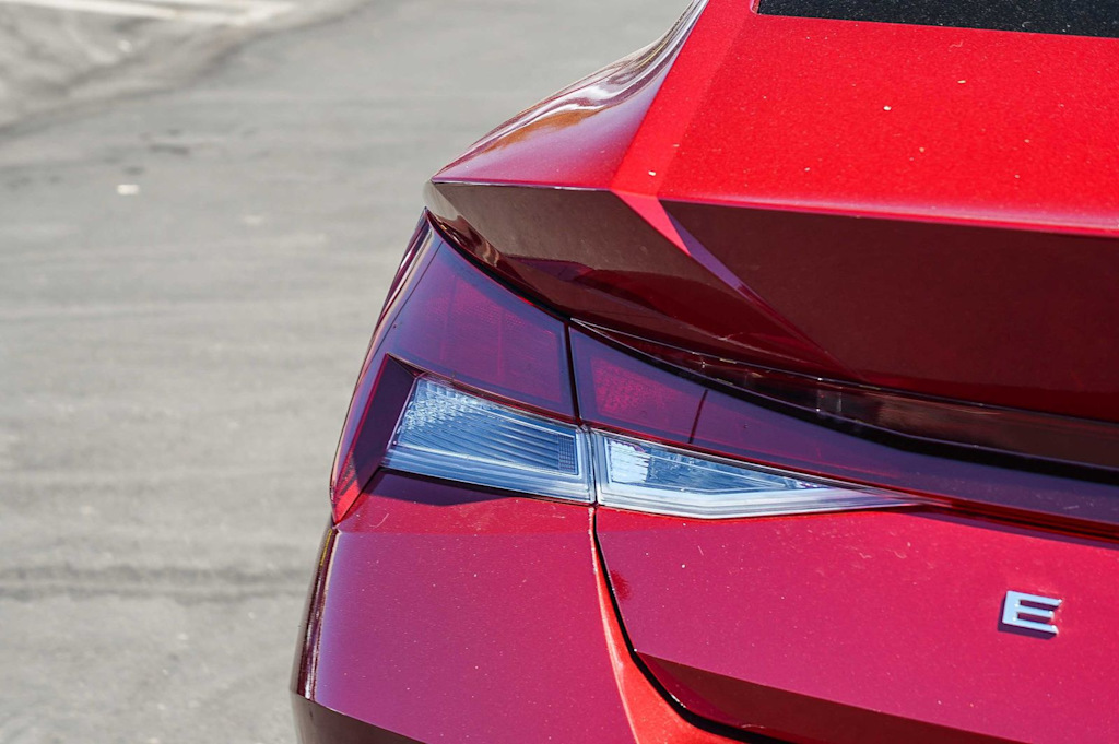 Thumbnail: 2023 Hyundai Elantra - 10