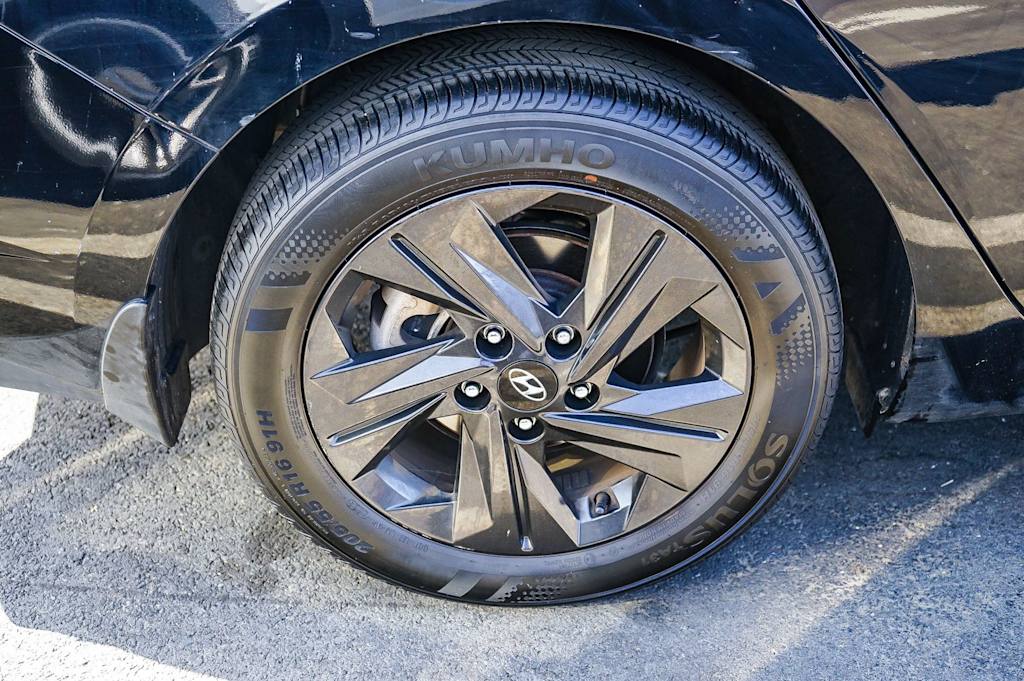 Thumbnail: 2023 Hyundai Elantra - 5