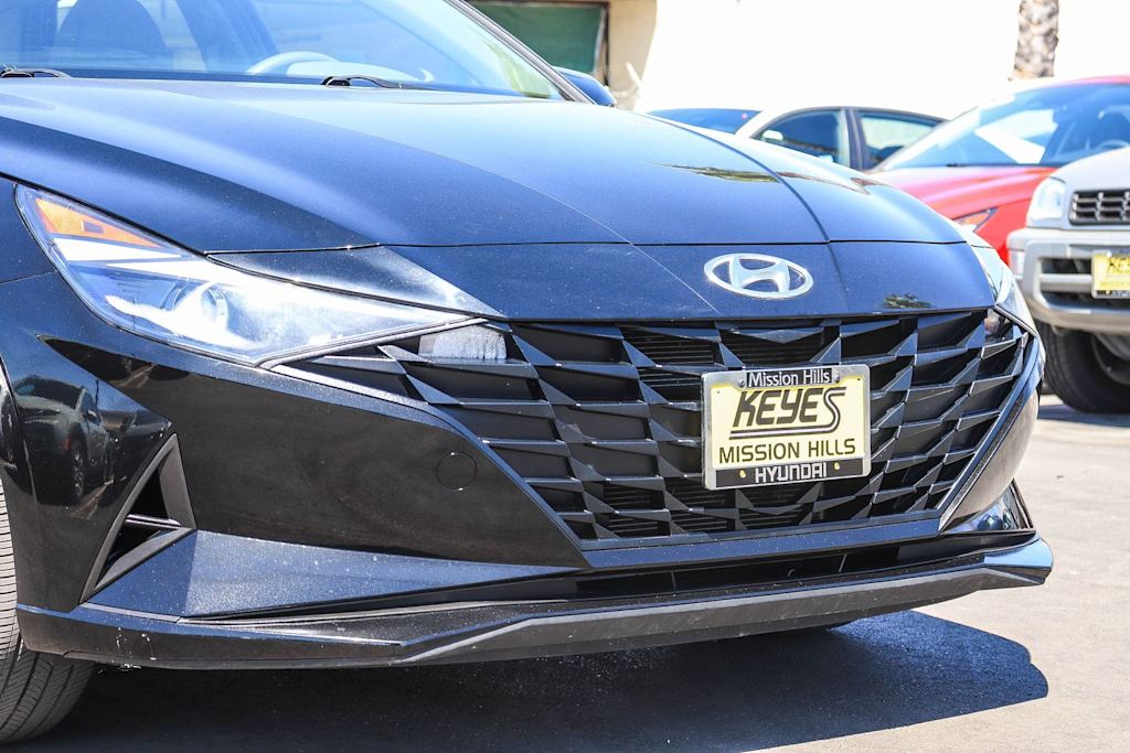 Thumbnail: 2023 Hyundai Elantra - 18