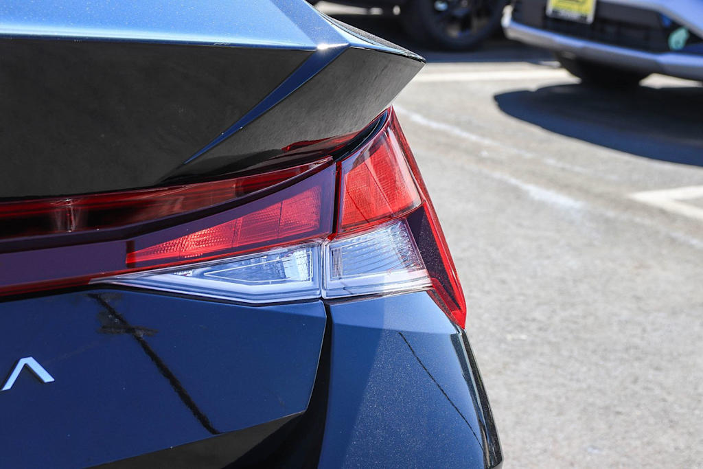 Thumbnail: 2023 Hyundai Elantra - 20