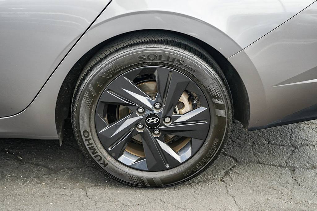 Thumbnail: 2023 Hyundai Elantra - 3