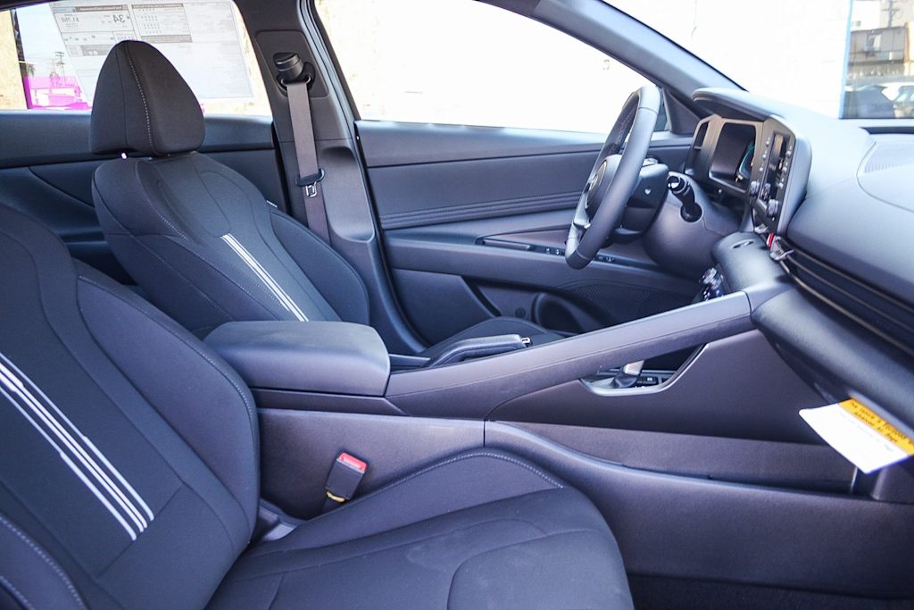 Thumbnail: 2025 Hyundai Elantra - 10