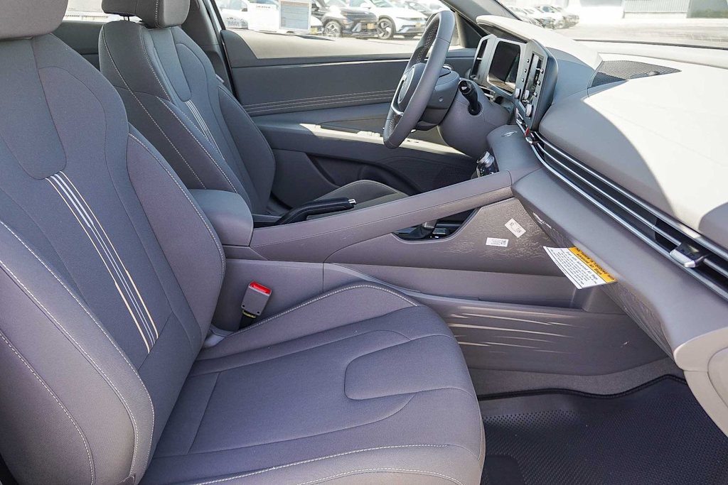 Thumbnail: 2026 Hyundai Elantra - 10