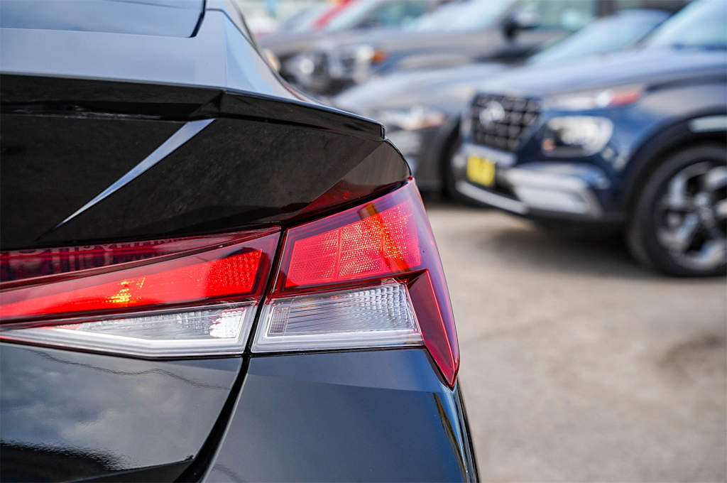 Thumbnail: 2025 Hyundai Elantra - 19