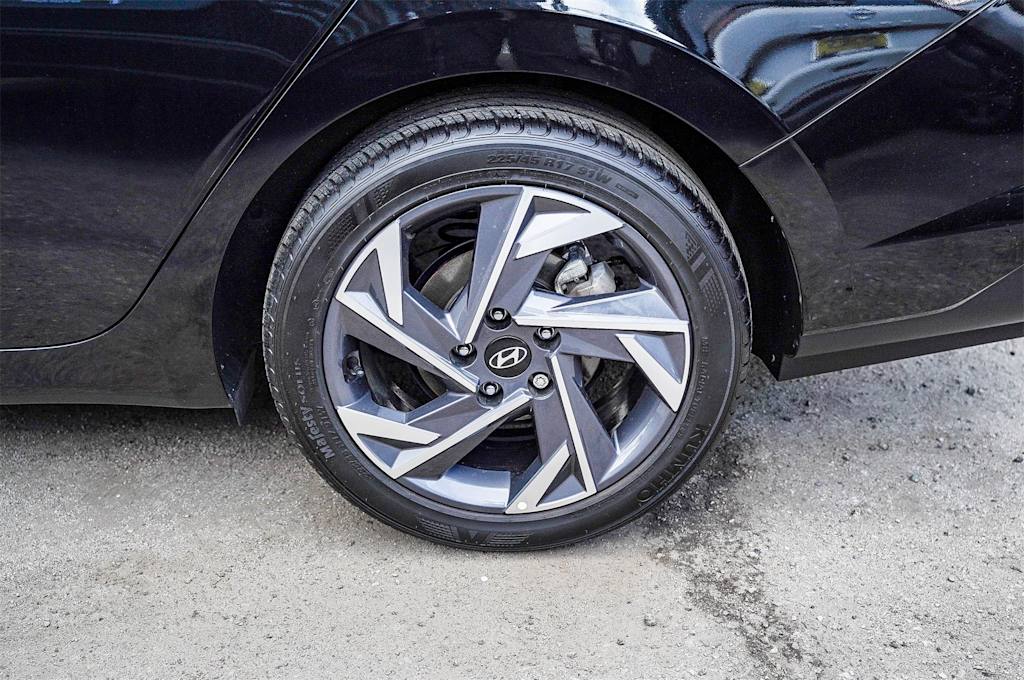 Thumbnail: 2025 Hyundai Elantra - 17