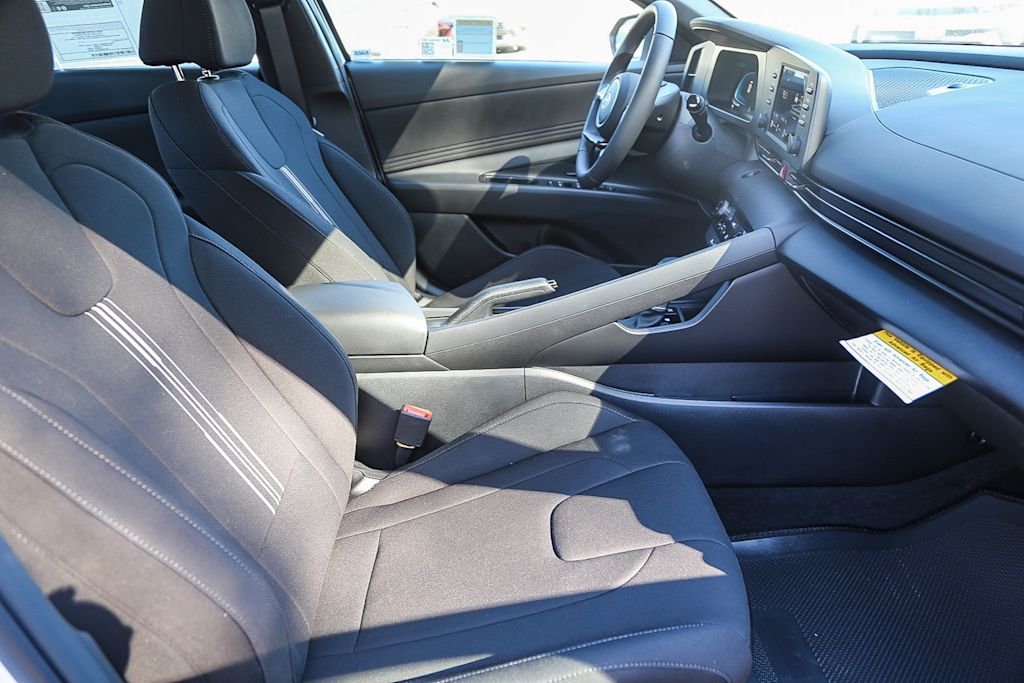 Thumbnail: 2025 Hyundai Elantra - 9