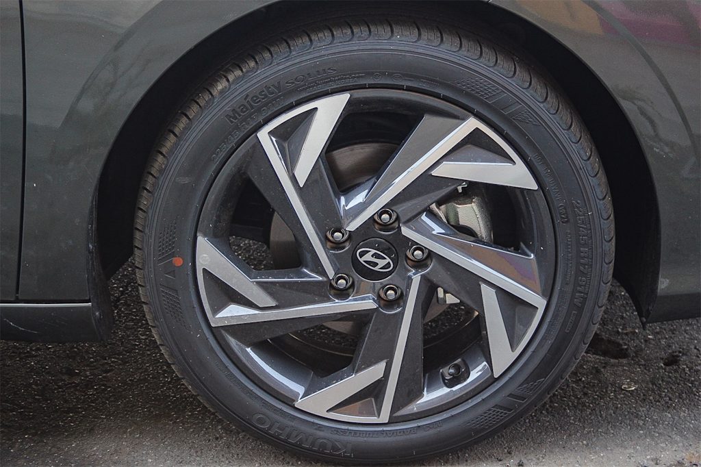 Thumbnail: 2025 Hyundai Elantra - 18