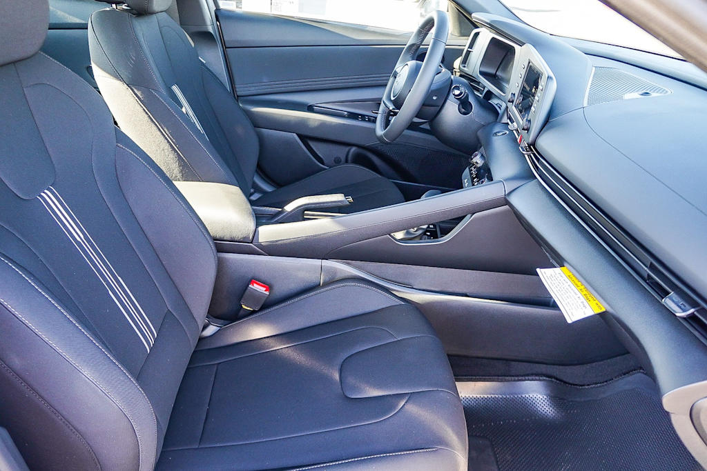 Thumbnail: 2025 Hyundai Elantra - 10