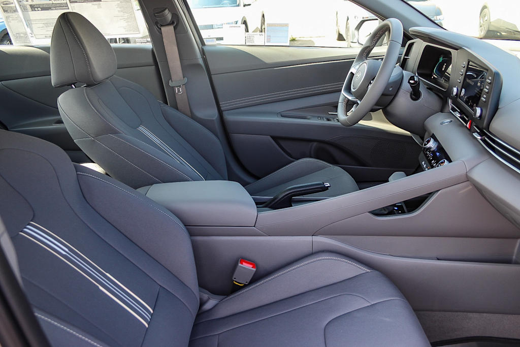 Thumbnail: 2025 Hyundai Elantra - 9