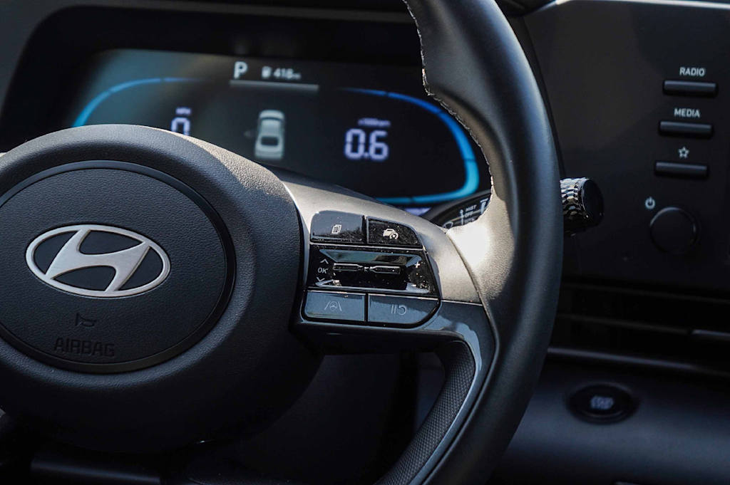 Thumbnail: 2025 Hyundai Elantra - 25