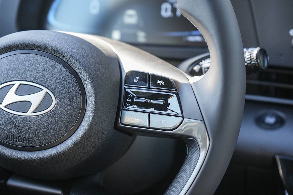 Thumbnail: 2025 Hyundai Elantra - 27