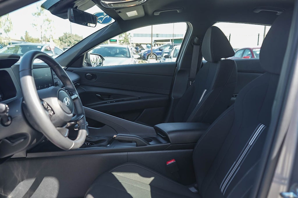 Thumbnail: 2025 Hyundai Elantra - 10