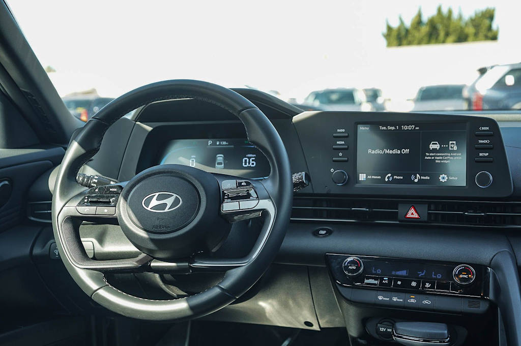 Thumbnail: 2025 Hyundai Elantra - 8