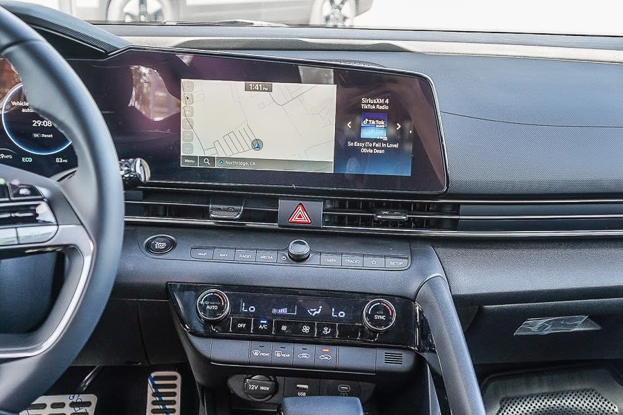 Thumbnail: 2025 Hyundai Elantra - 12