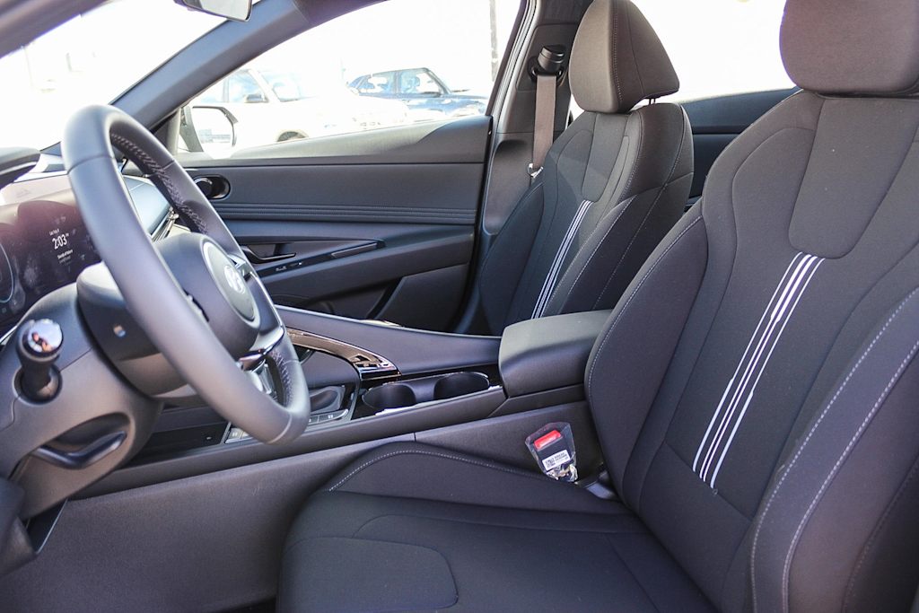 Thumbnail: 2025 Hyundai Elantra - 10
