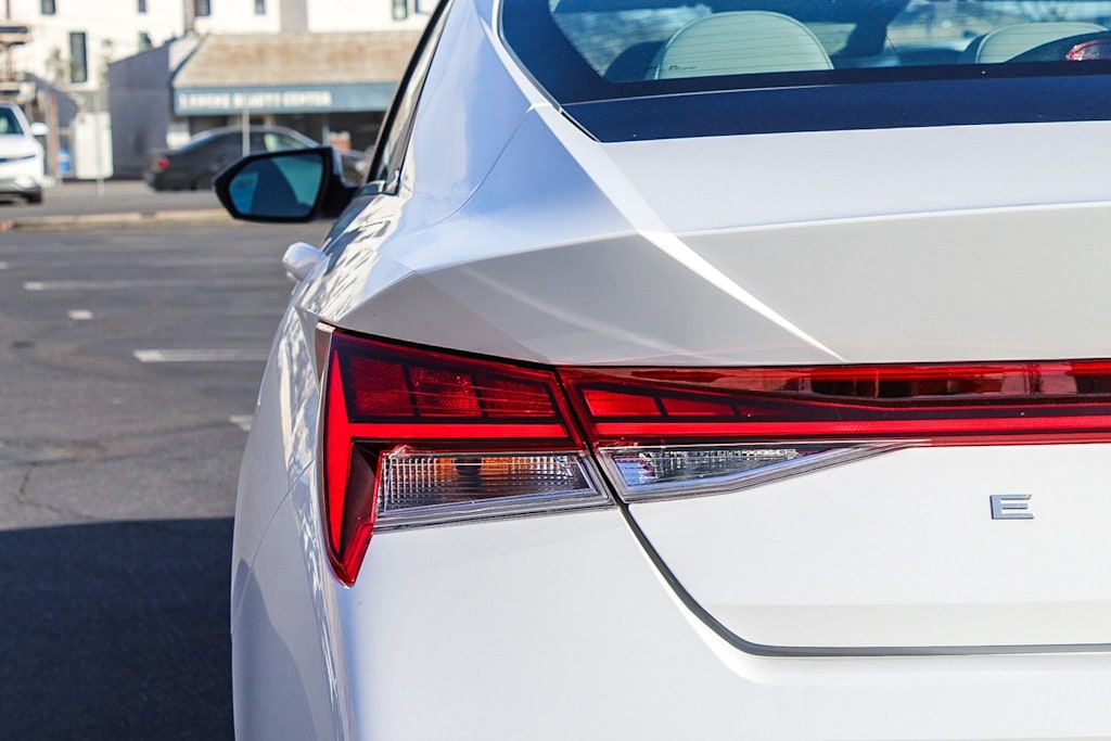 Thumbnail: 2025 Hyundai Elantra - 18