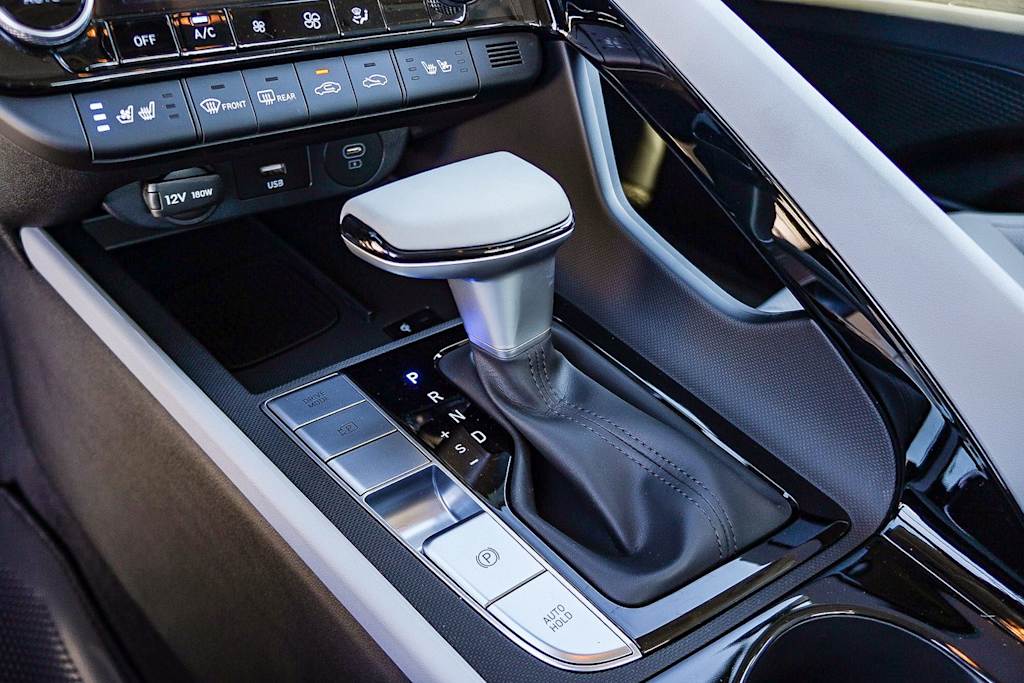 Thumbnail: 2025 Hyundai Elantra - 25