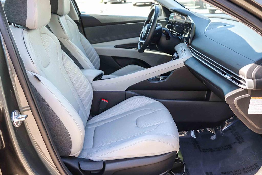 Thumbnail: 2025 Hyundai Elantra - 9
