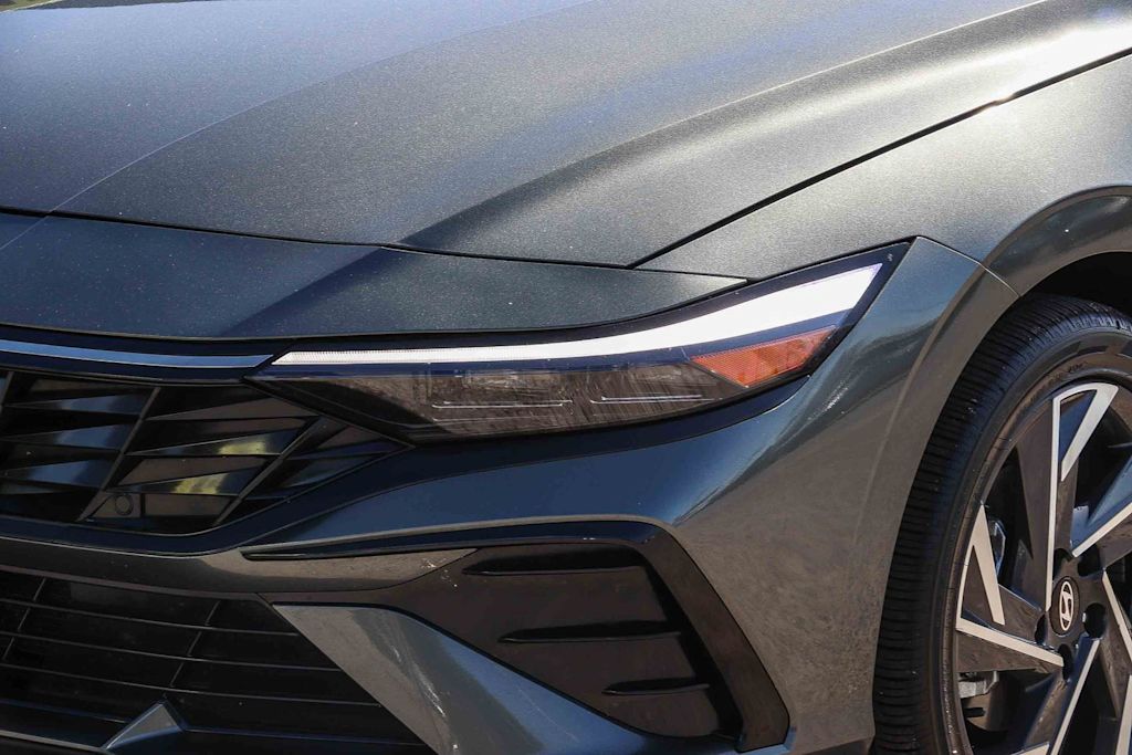 Thumbnail: 2025 Hyundai Elantra - 19