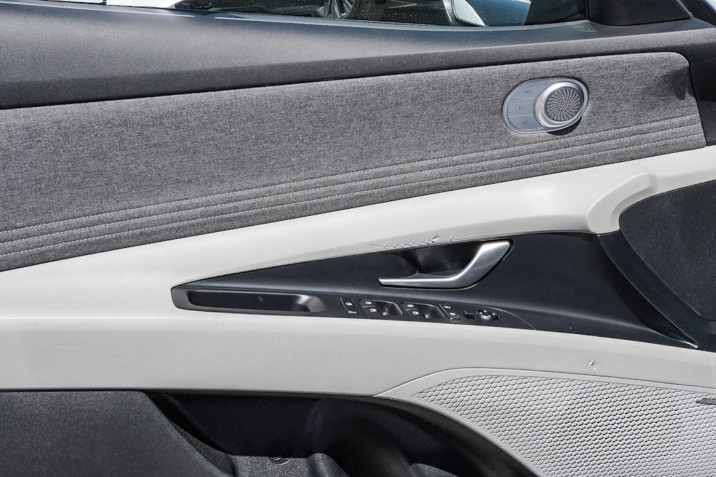 Thumbnail: 2025 Hyundai Elantra - 25