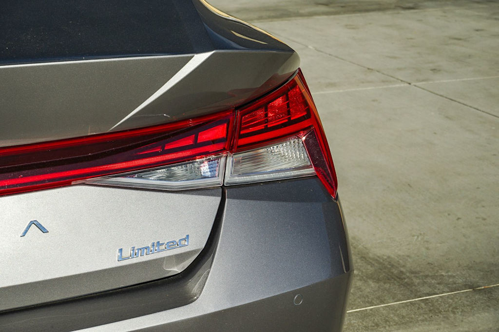 Thumbnail: 2023 Hyundai Elantra - 21