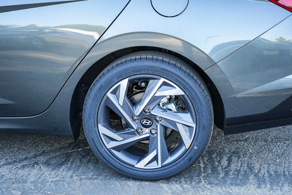 Thumbnail: 2025 Hyundai Elantra - 25