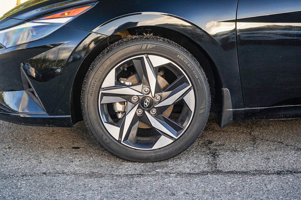 Thumbnail: 2023 Hyundai Elantra - 19