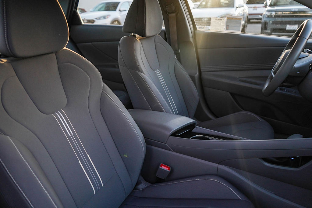 Thumbnail: 2023 Hyundai Elantra - 10