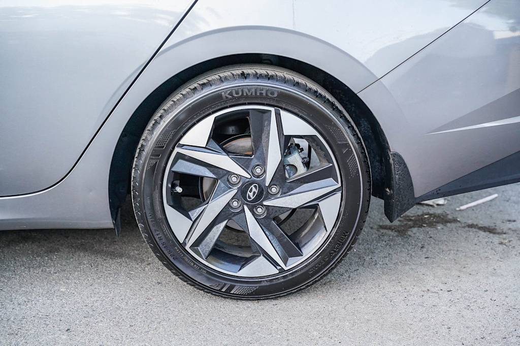 Thumbnail: 2023 Hyundai Elantra - 14