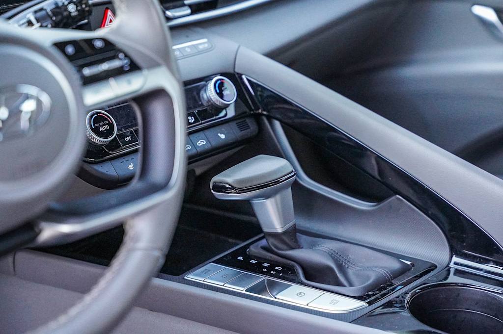 Thumbnail: 2023 Hyundai Elantra - 10