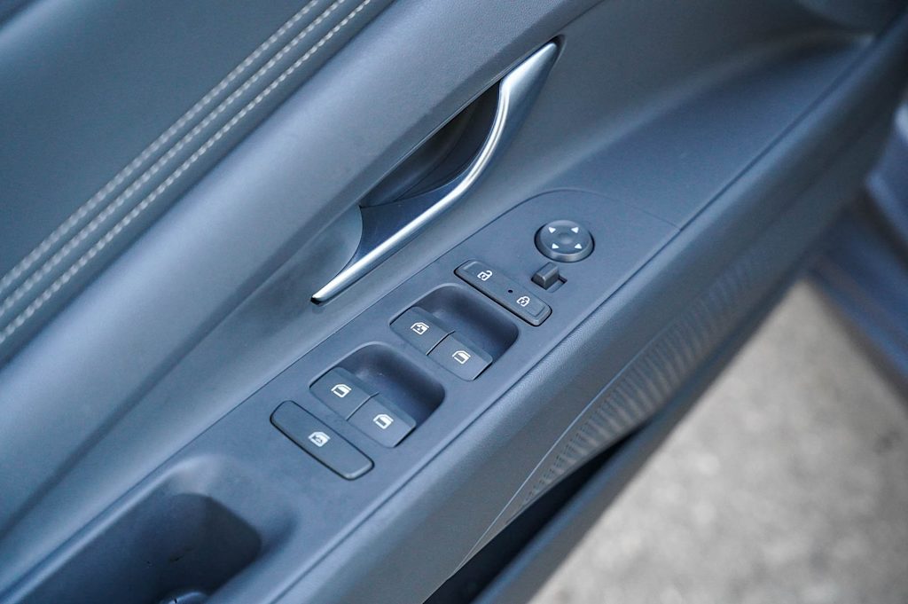 Thumbnail: 2023 Hyundai Elantra - 19