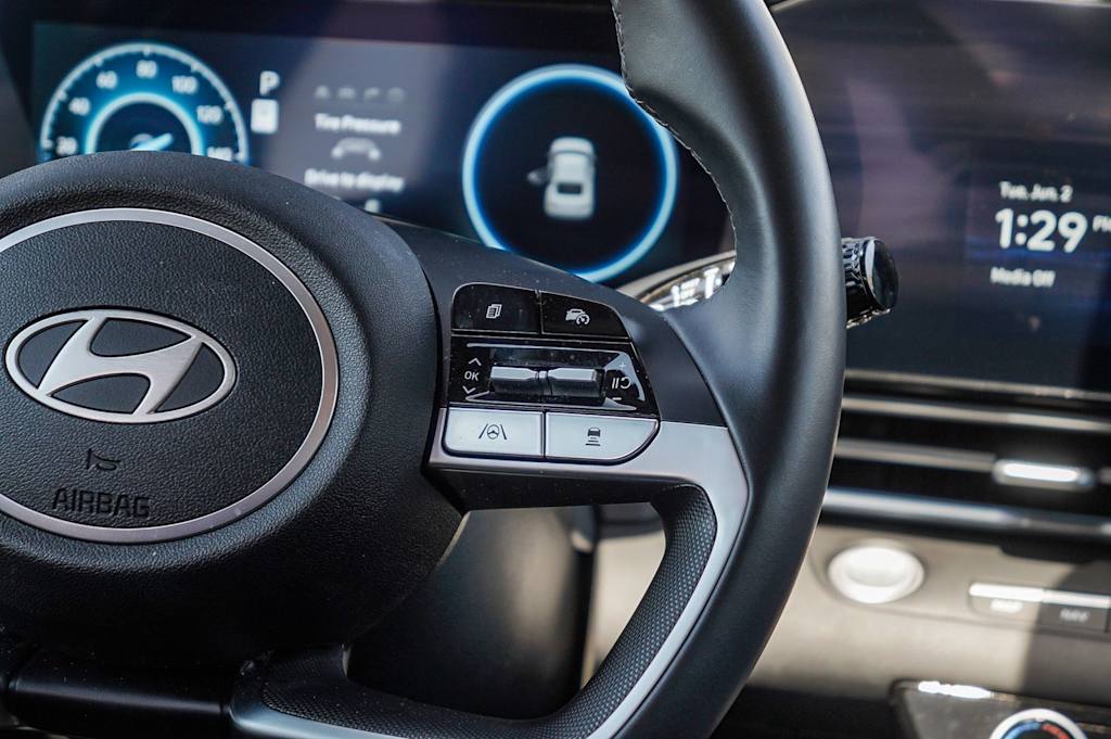 Thumbnail: 2025 Hyundai Elantra - 23