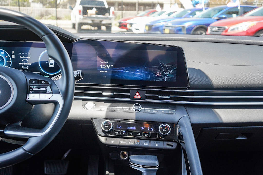 Thumbnail: 2025 Hyundai Elantra - 9