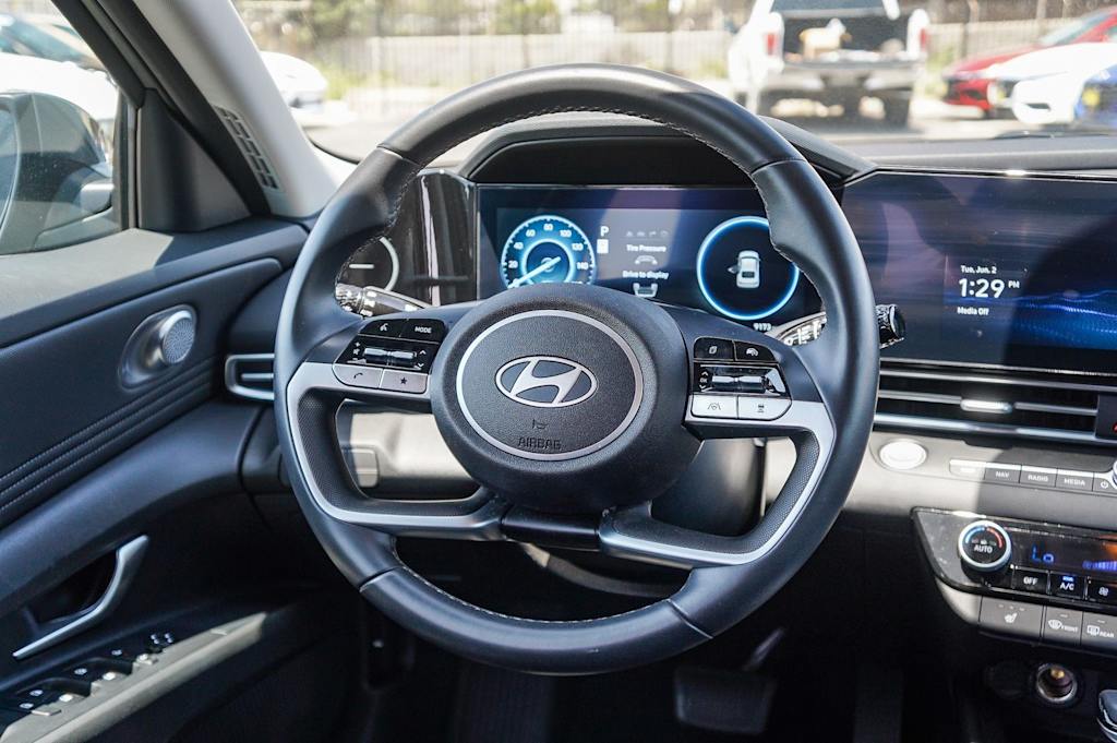 Thumbnail: 2025 Hyundai Elantra - 13