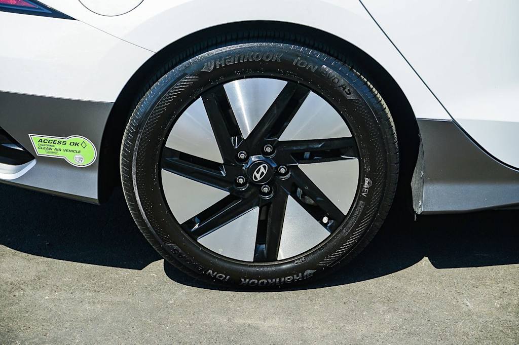 Thumbnail: 2023 Hyundai Ioniq 6 - 21
